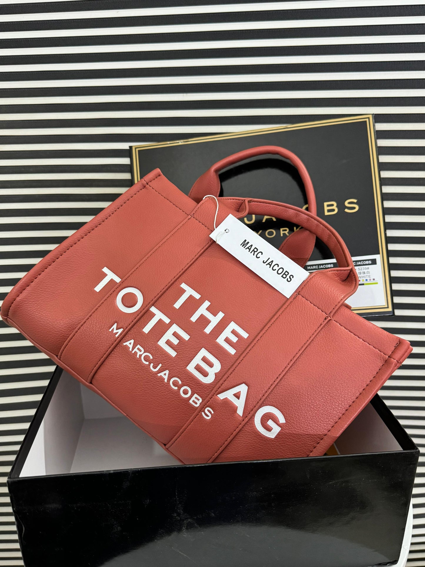 Marc Jacobs The Tote Bag ( Exclusive )