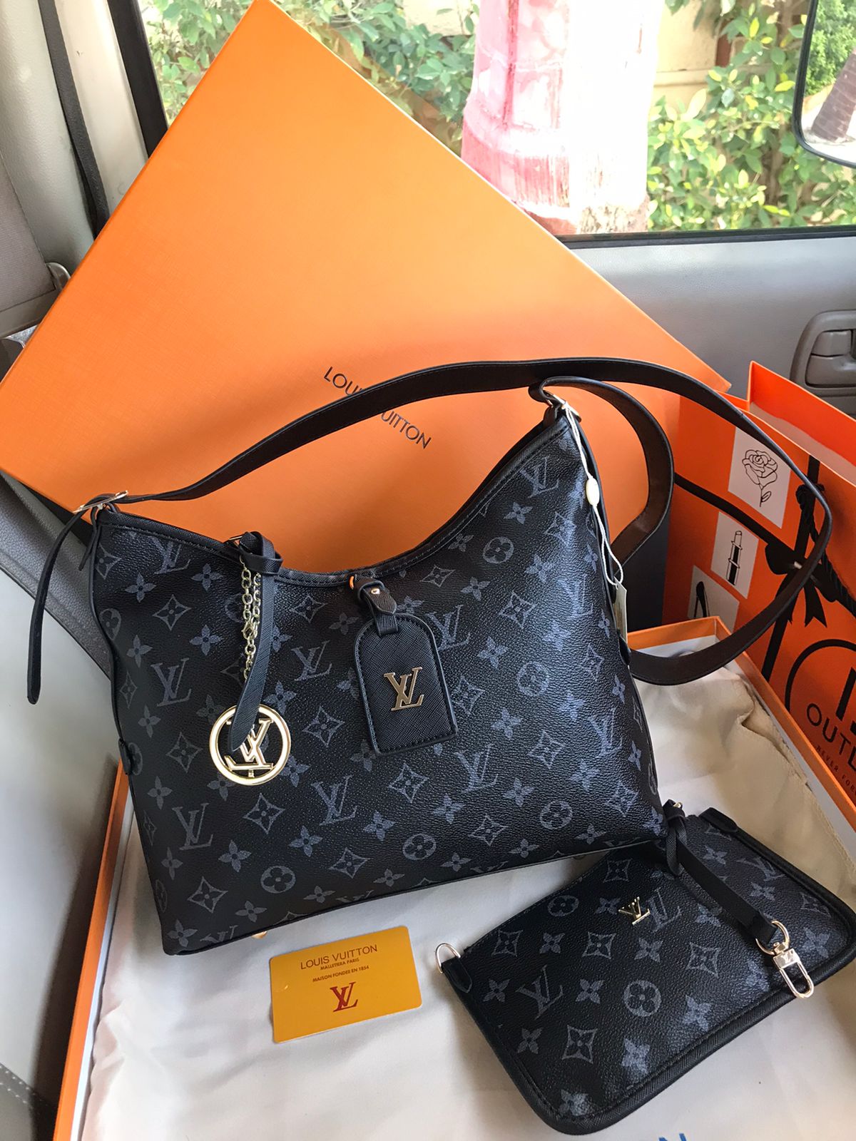 Louis Vuttion Handbag ( Premium Quality )