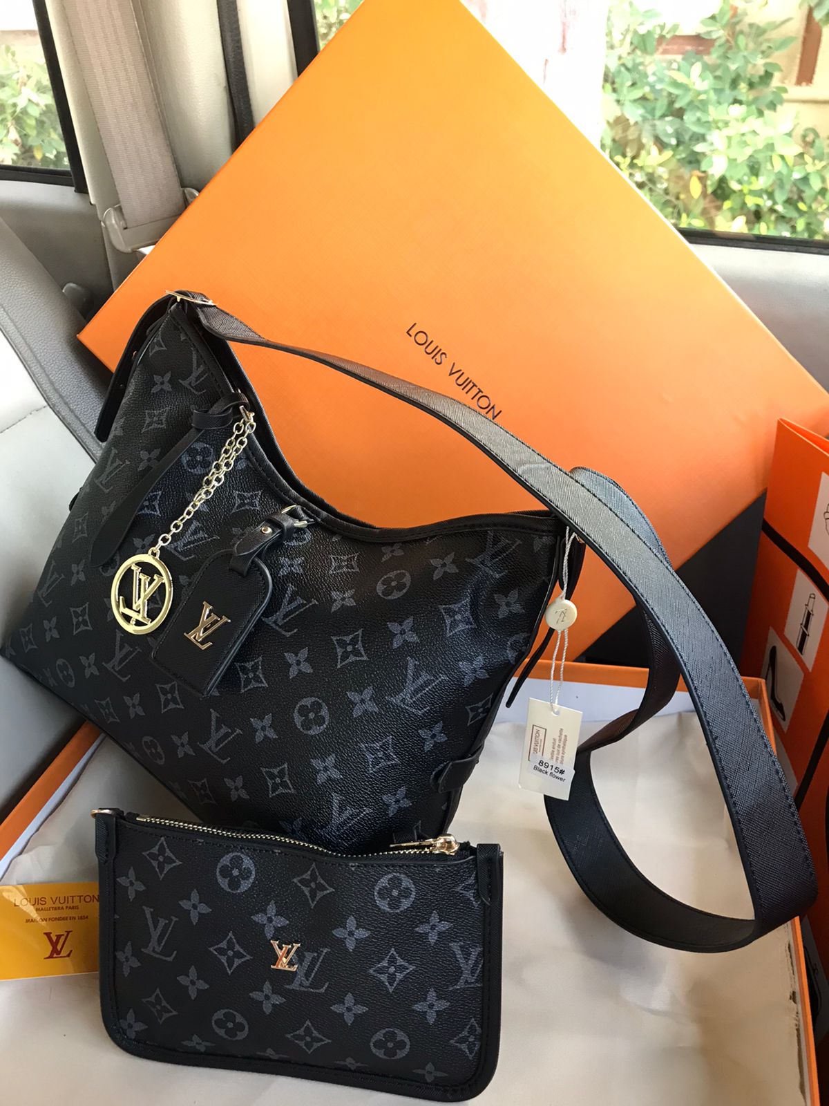 Louis Vuttion Handbag ( Premium Quality )