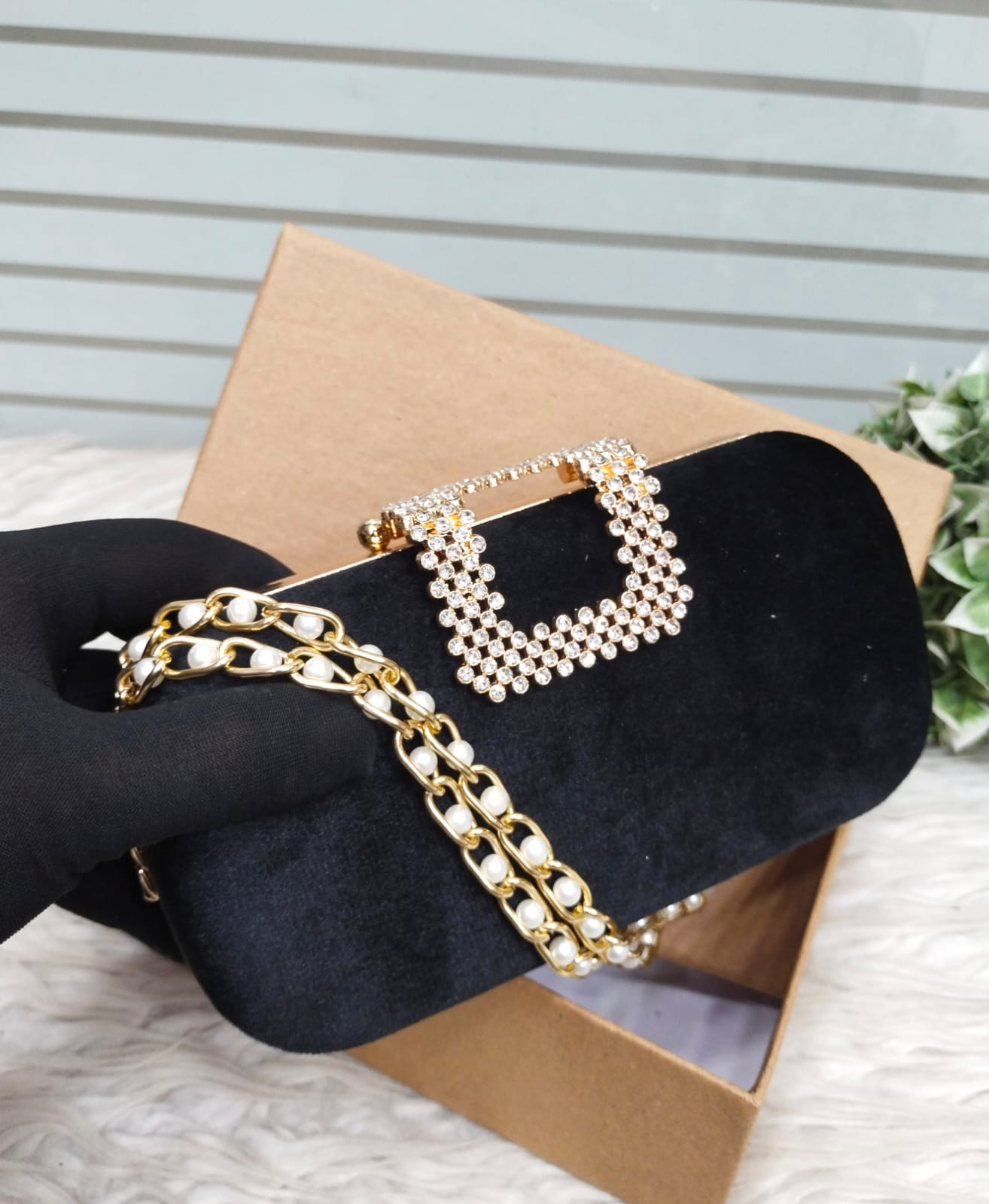 Velvet Pearly Premium Clutch