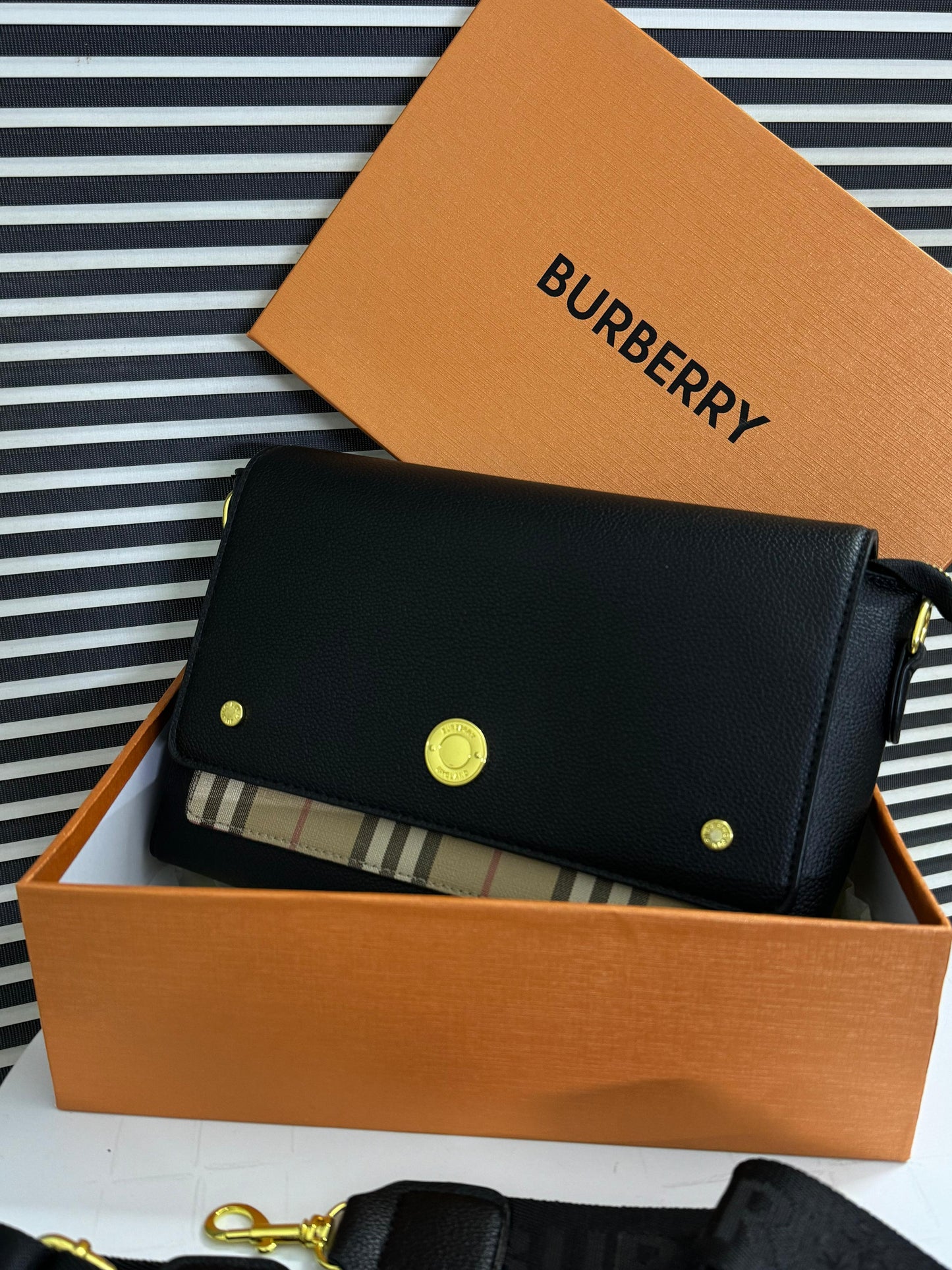 Burberry Note Bag ( Premium )