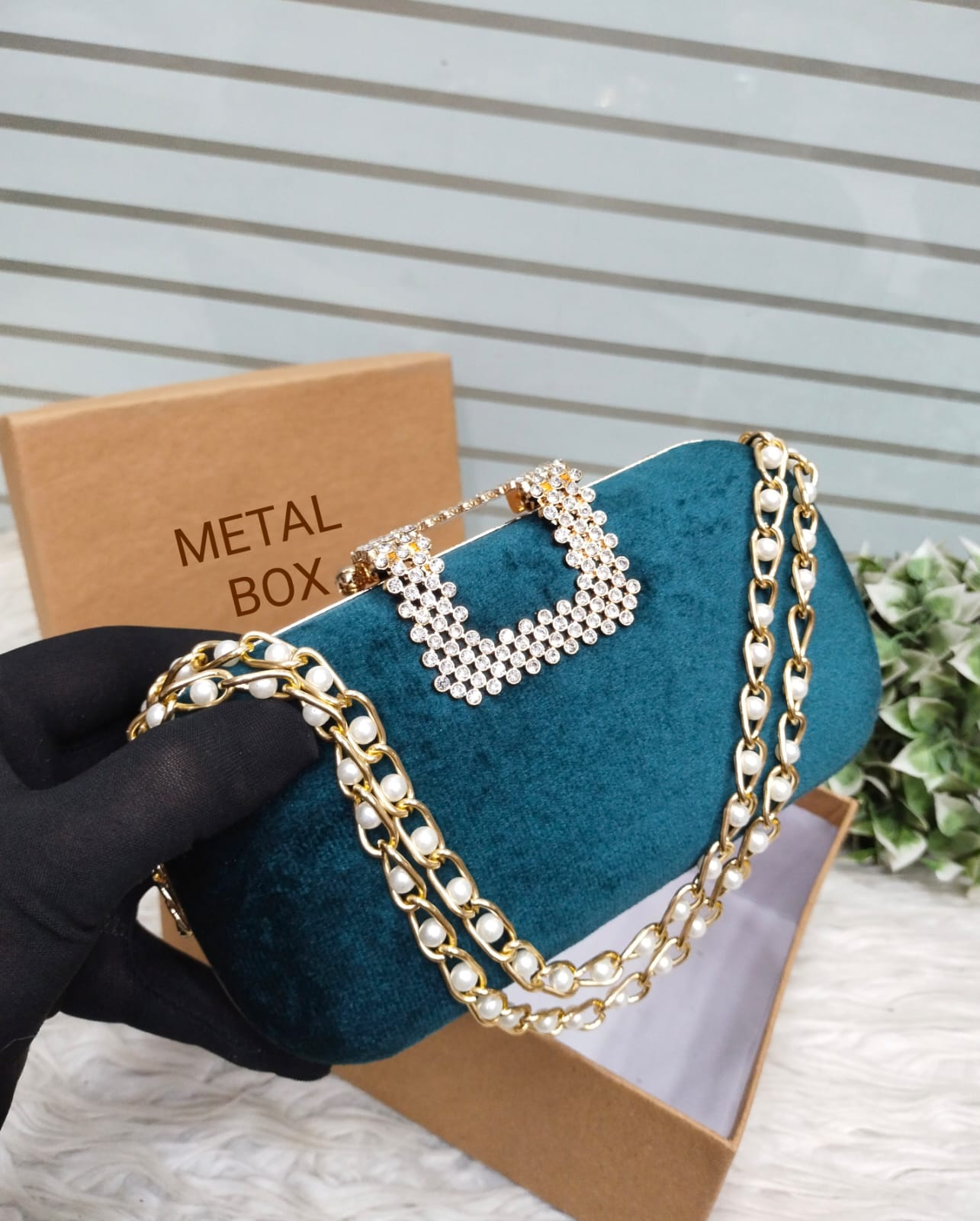 Velvet Pearly Premium Clutch