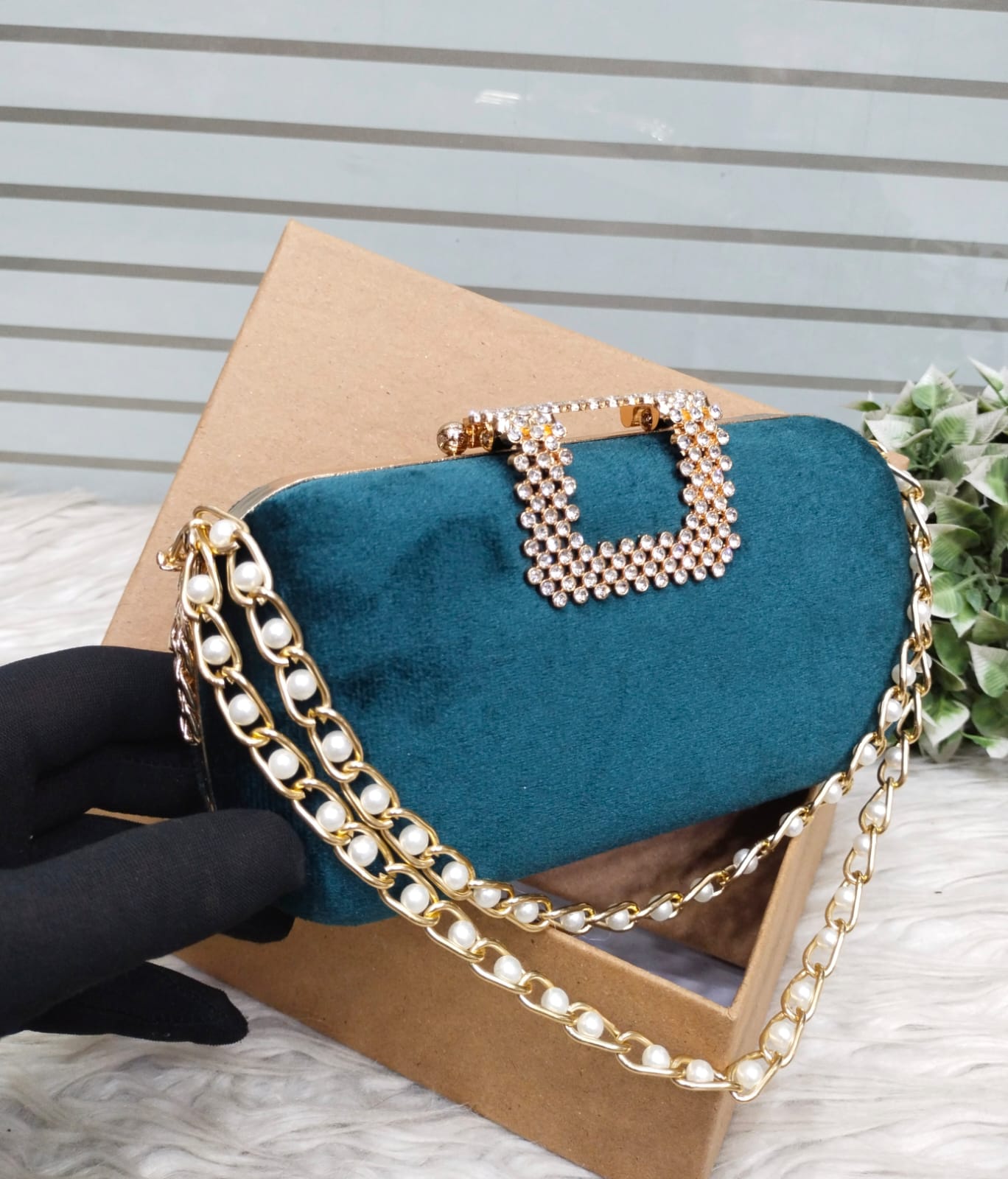 Velvet Pearly Premium Clutch