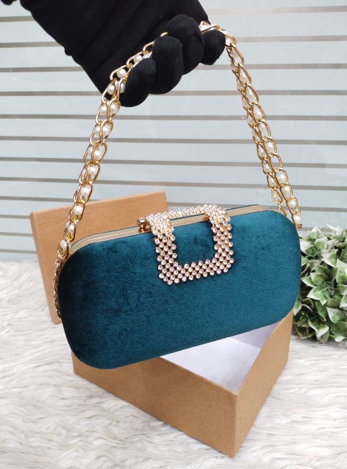 Velvet Pearly Premium Clutch