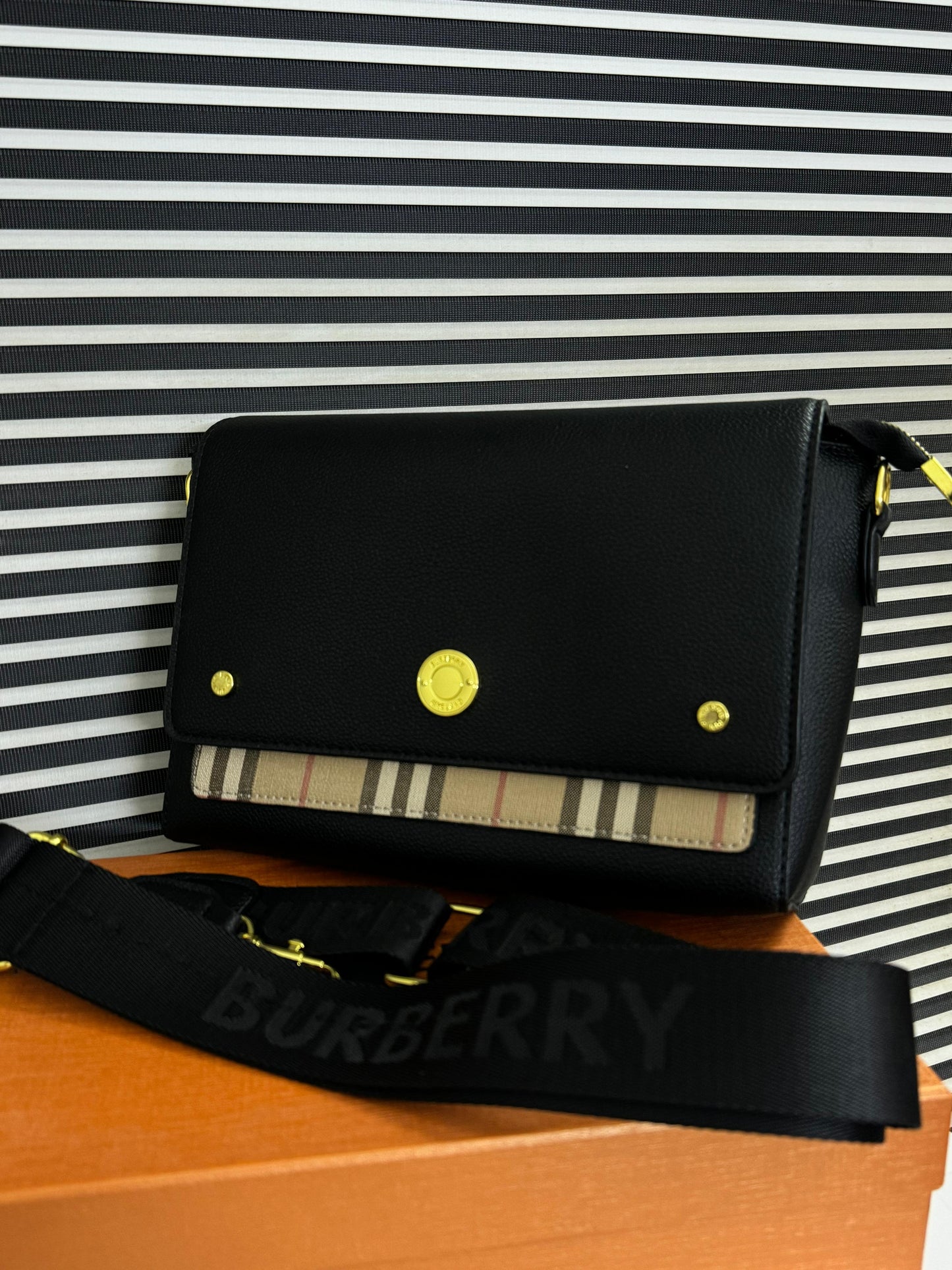 Burberry Note Bag ( Premium )