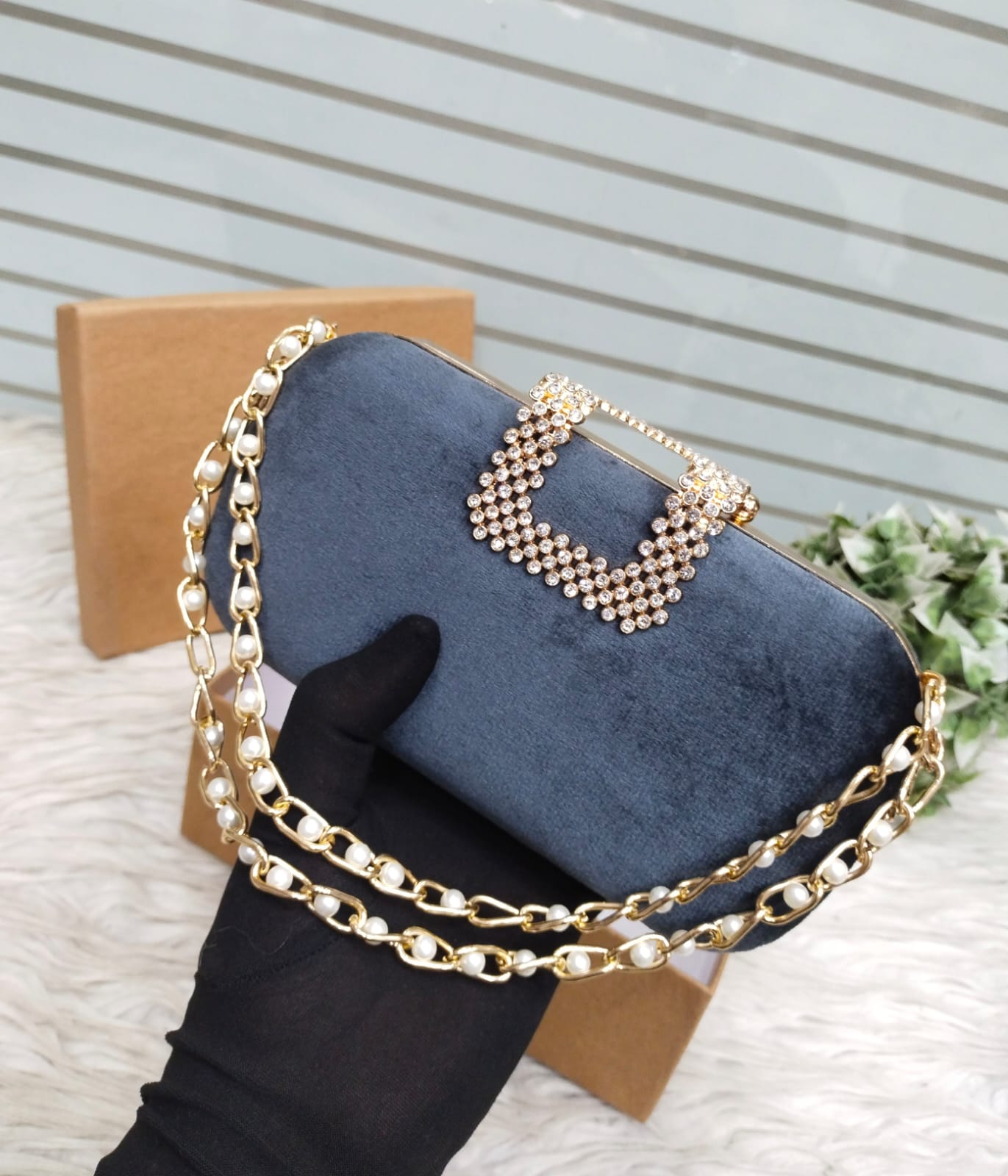 Velvet Pearly Premium Clutch