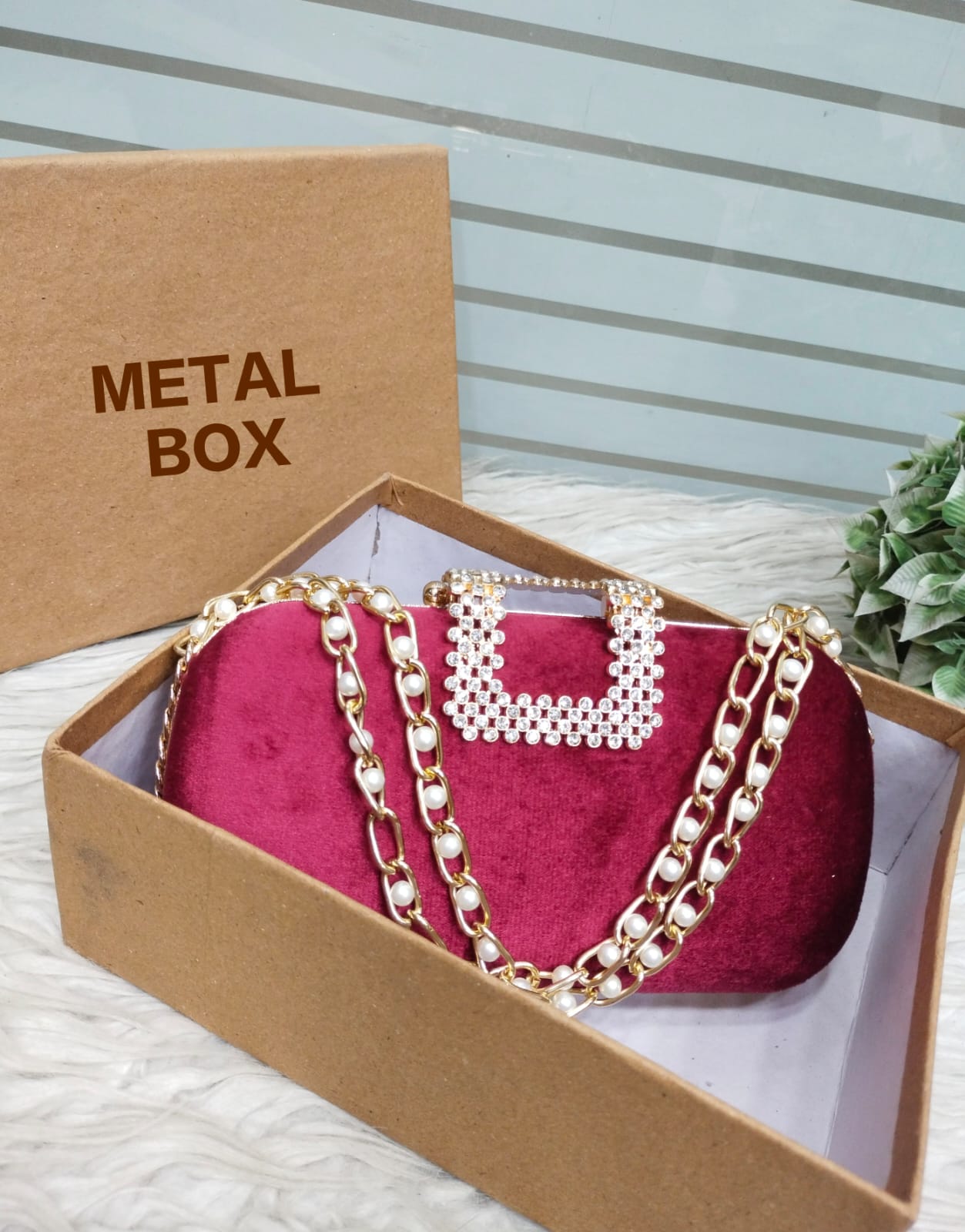 Velvet Pearly Premium Clutch