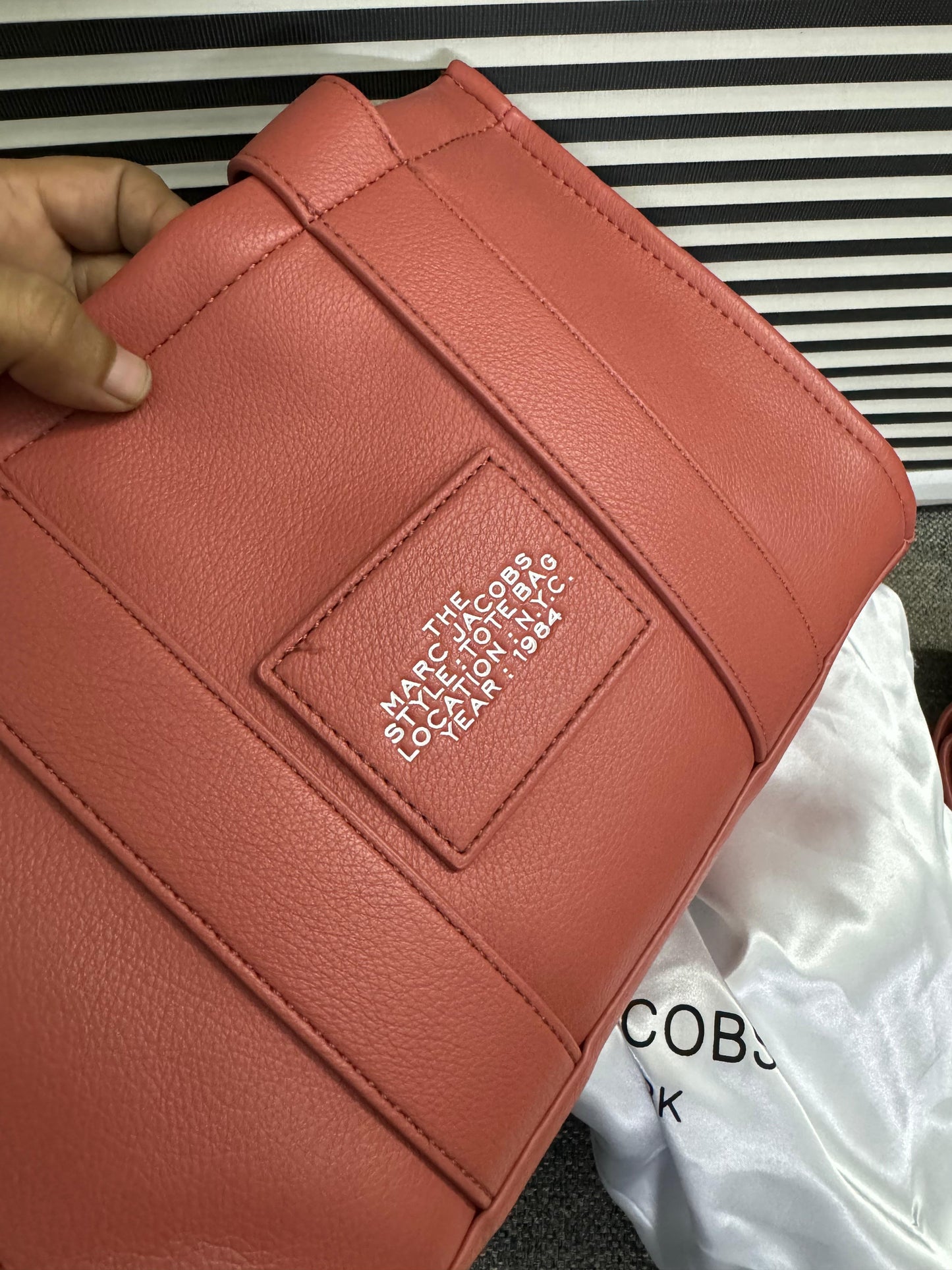 Marc Jacobs The Tote Bag ( Exclusive )