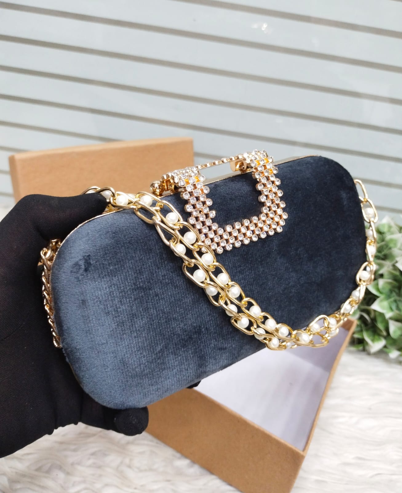 Velvet Pearly Premium Clutch