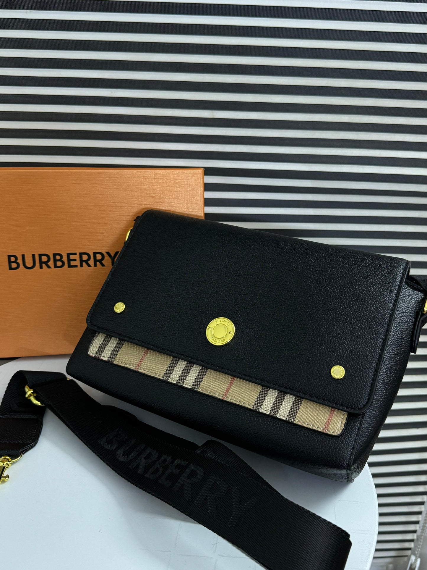 Burberry Note Bag ( Premium )