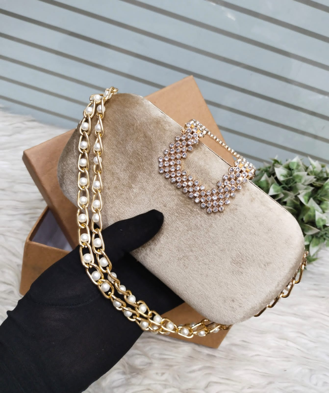 Velvet Pearly Premium Clutch